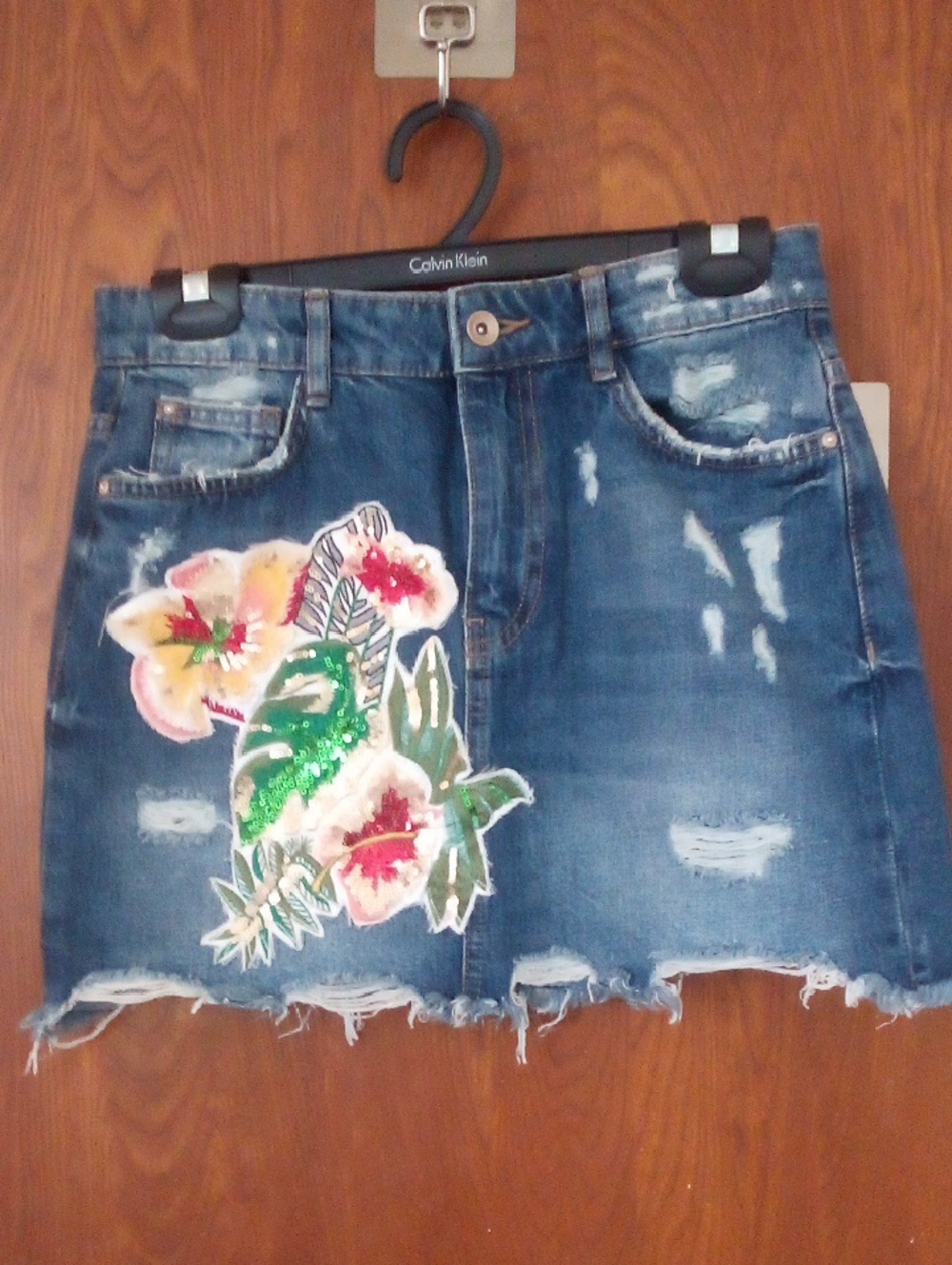 Zara Blue Distressed Denim Mini Skirt with Floral Patch - Picture 3 of 5